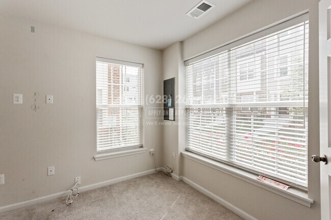 Building Photo - 7113 Rowlock Aly