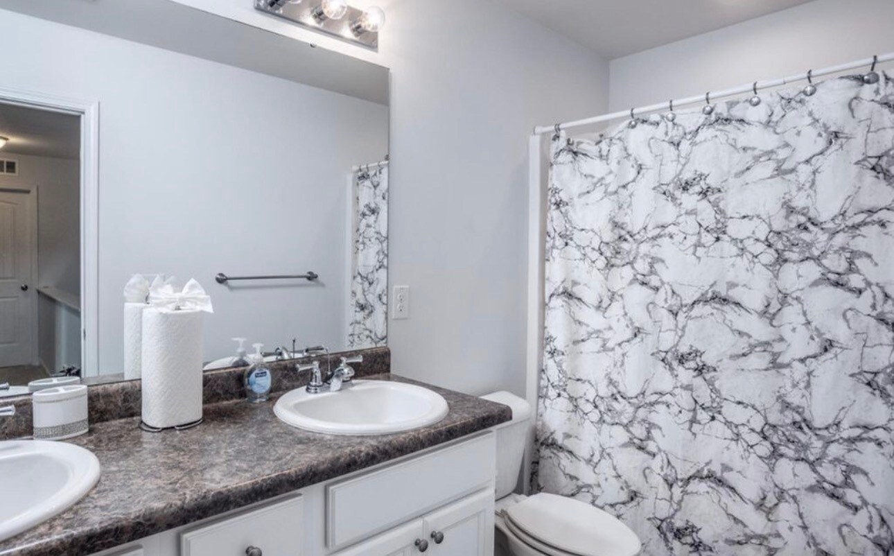 Building Photo - 264 Wembley Dr