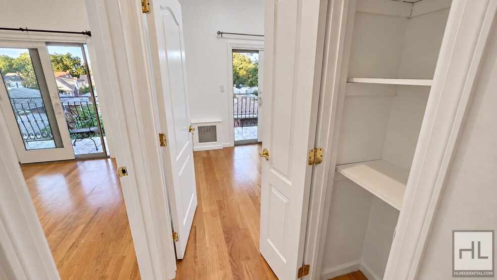 Building Photo - Bright Whitestone 3-Bedroom with Vaulted Ceilings & a Covered Balcony