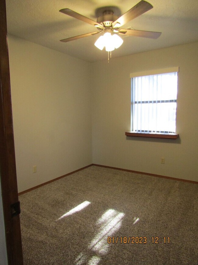 Building Photo - Great Home Located on the Eastside/Sungate...