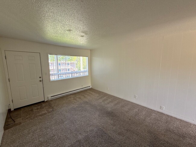 Building Photo - 550 SW Levens St