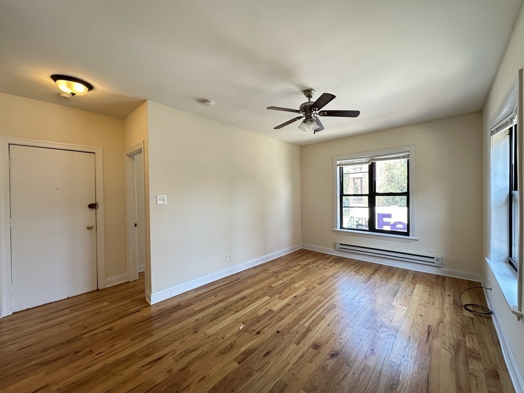 Building Photo - 938 W Cornelia Ave