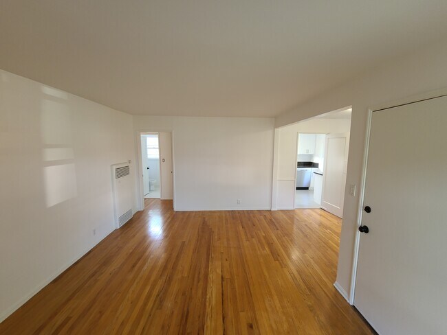 Living Room - 8377 Dunbarton Ave