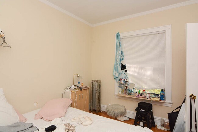 Building Photo - 4400 N Racine Ave