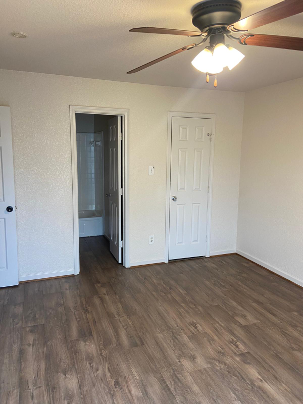 Building Photo - 8100 Creekbend Dr