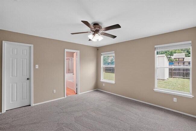 Building Photo - 111 Mossy Rock Cove