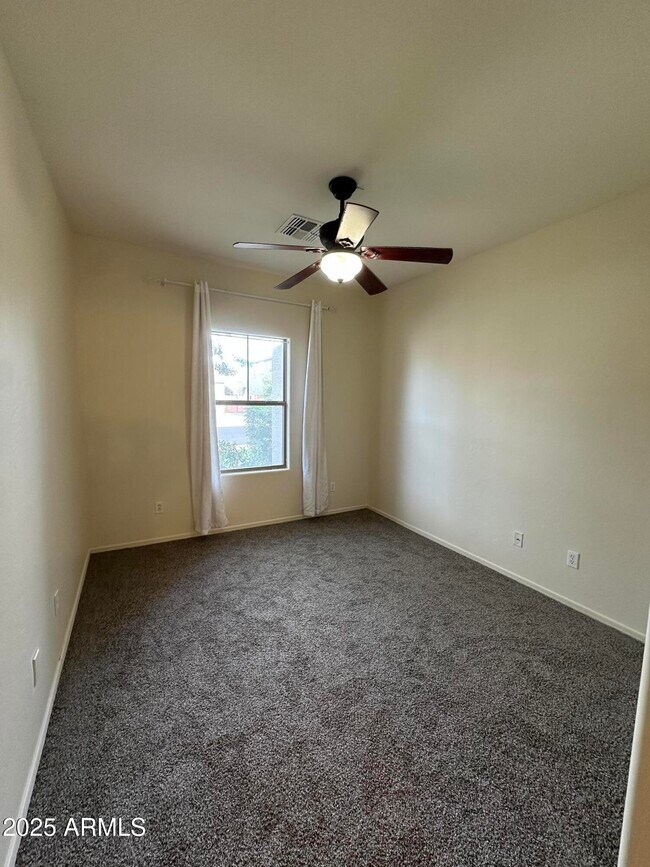 Building Photo - 2653 E Canyon Creek Dr