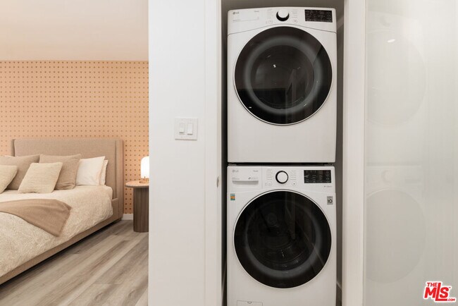 Building Photo - 8911 Cynthia St