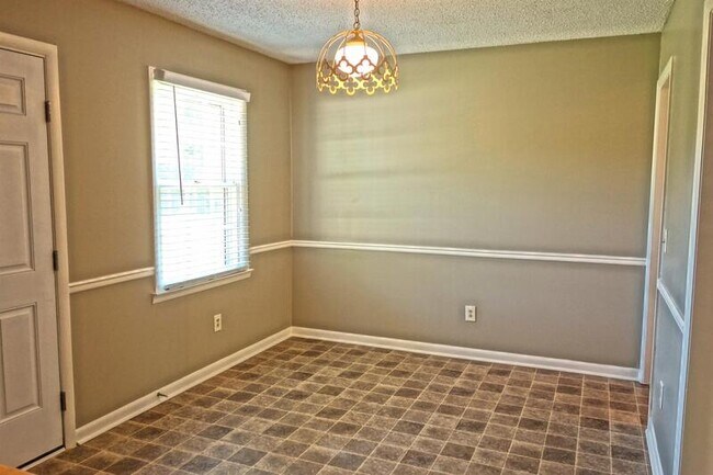 Building Photo - 2217 Villaret Dr SW