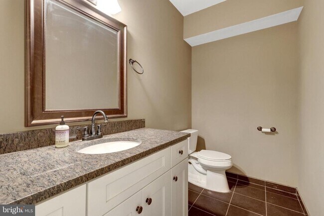 Building Photo - 829 Golden Arrow St