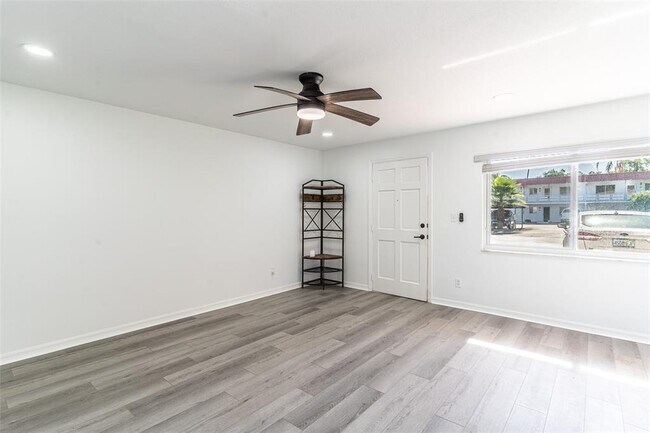 Building Photo - 1100 Martinique Dr