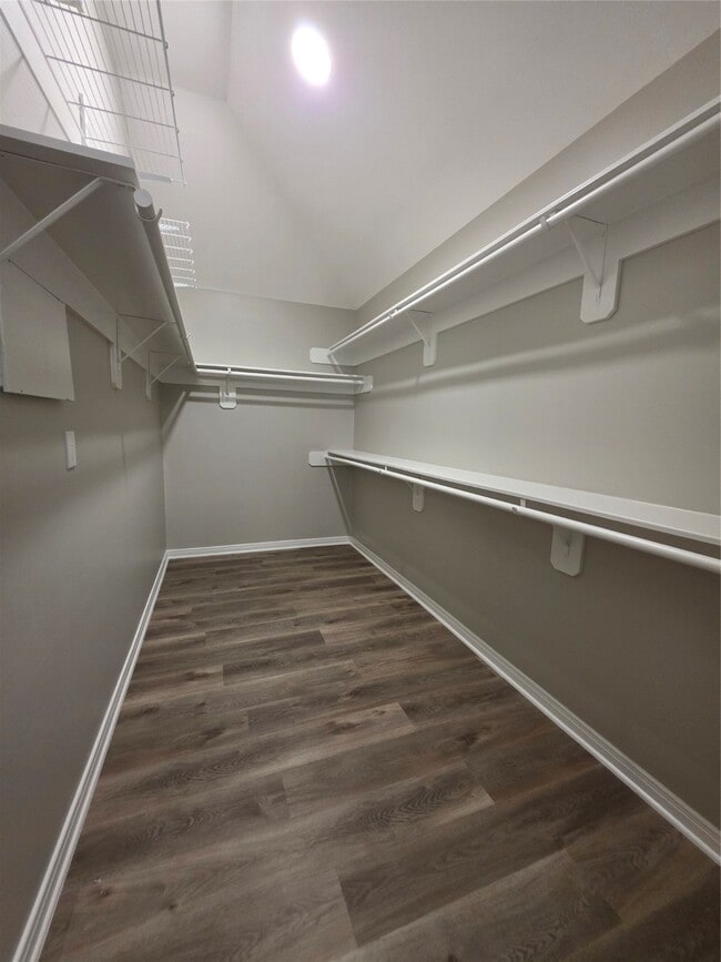 Building Photo - 2219 Lakewind Ln