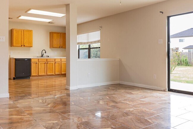 Building Photo - 219 Cottontail Dr