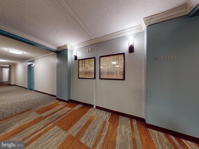 Building Photo - 307 Yoakum Pkwy