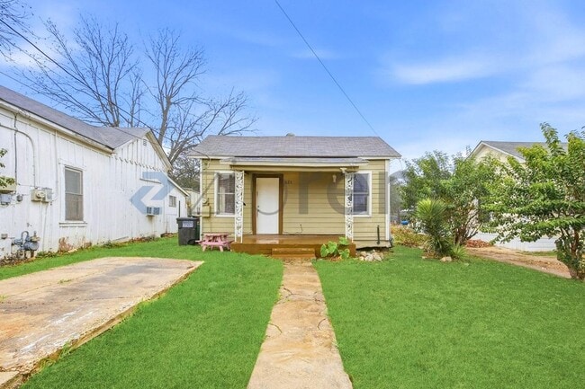 Building Photo - 521 S Polaris