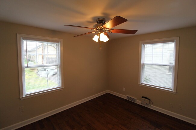 Building Photo - Fully Renovated 1 Bedroom 1 Bath in North ...