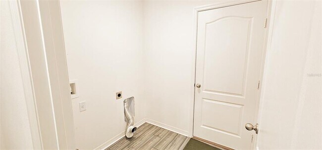 Building Photo - 271 Begonia Ln