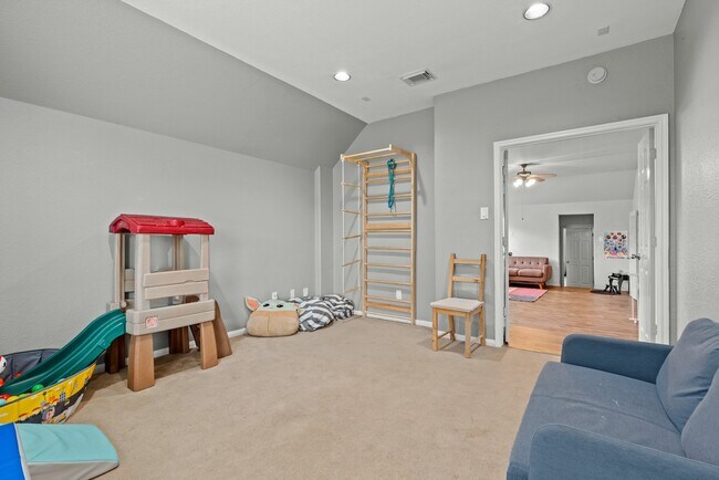 Building Photo - 14402 Hazeldale Dr