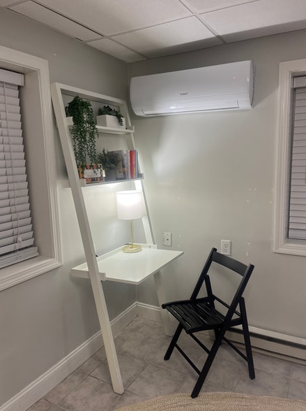 Building Photo - 497 Winnacunnet Rd