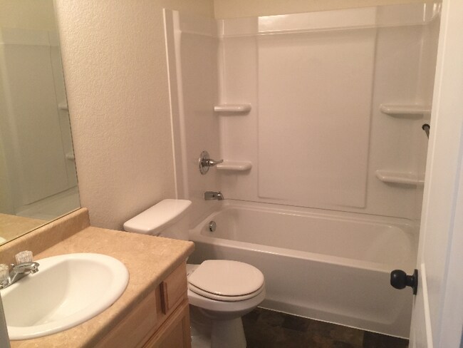 Building Photo - 805 Lakebrook Ct