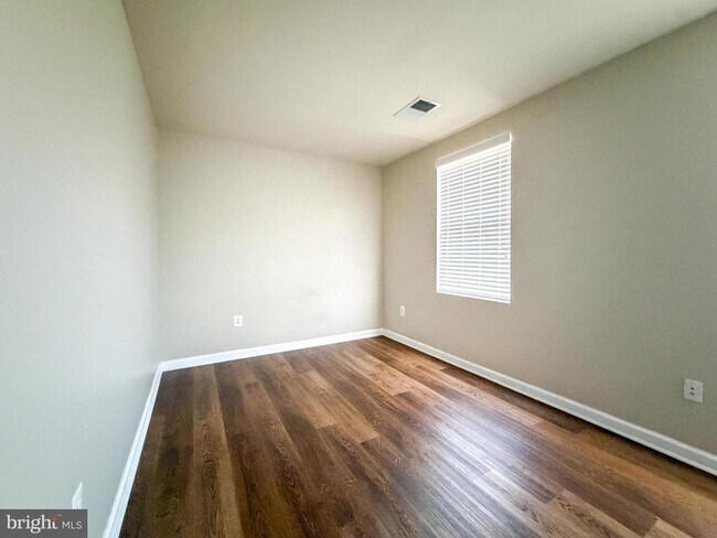 Building Photo - 1005 Sithean Way