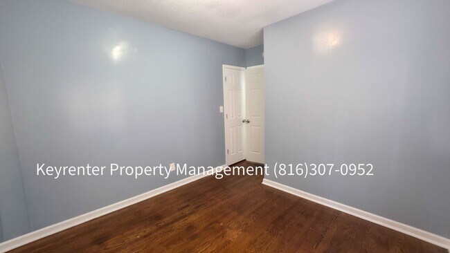 Building Photo - 5910 Park Ave