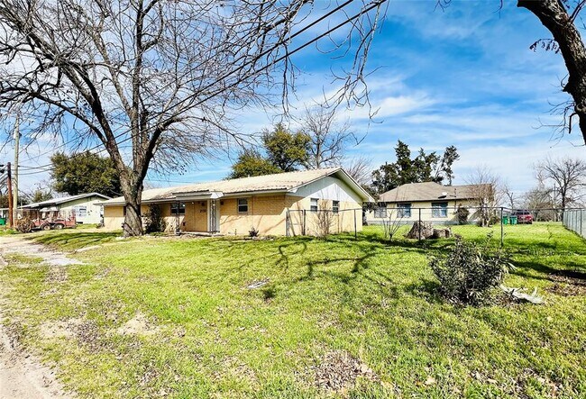 Building Photo - 210 2nd St