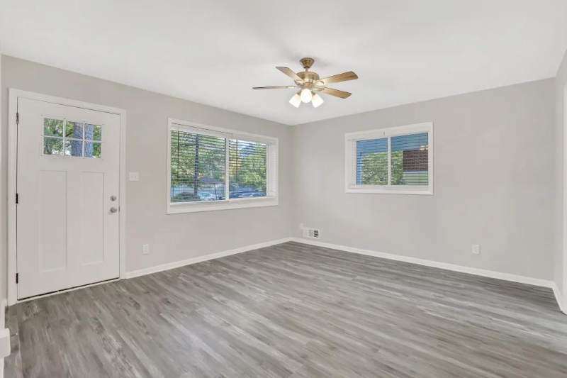 Building Photo - 2830 Altaview Dr SE