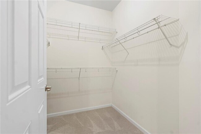 Building Photo - 3300 Dogwood Dr
