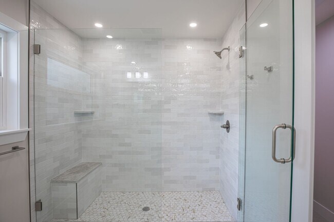 Building Photo - 51 Fairway Ln