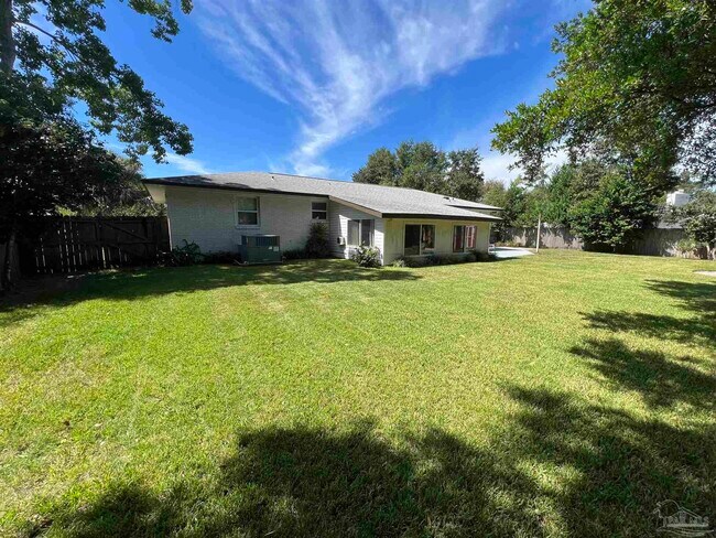 Building Photo - 320 Gamarra Rd