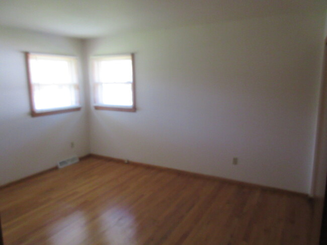 Building Photo - 403