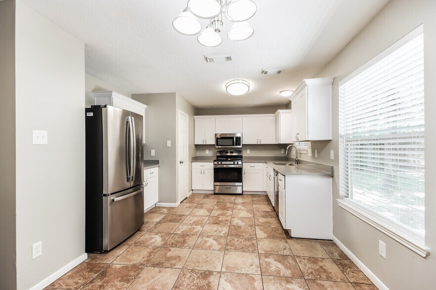 Building Photo - 7014 Hayden Dr