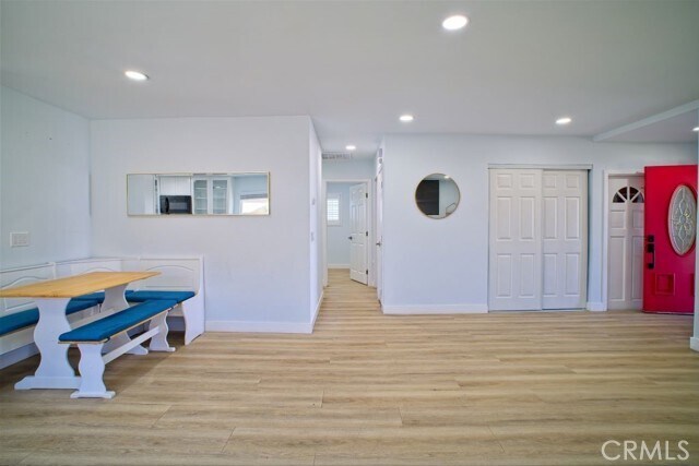 Building Photo - 1122 W Alton Ave