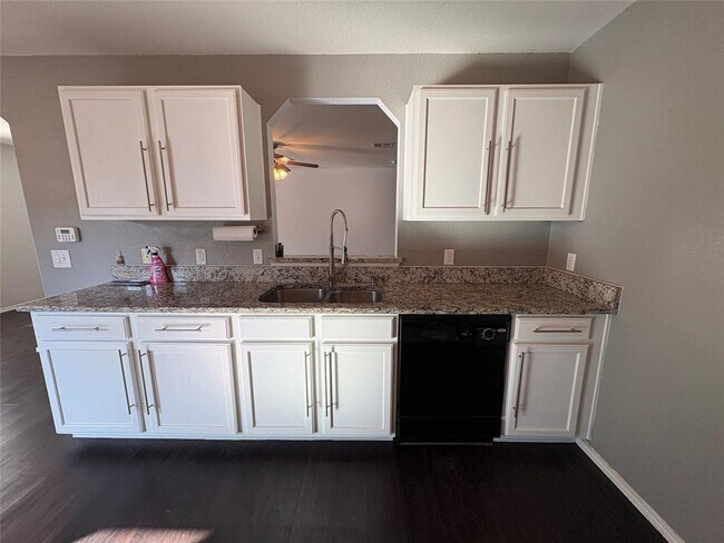 Building Photo - 8932 Southwick Dr