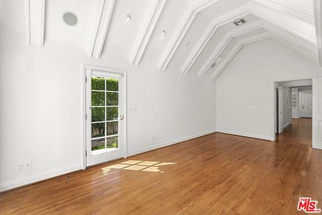 Building Photo - 1240 N Doheny Dr
