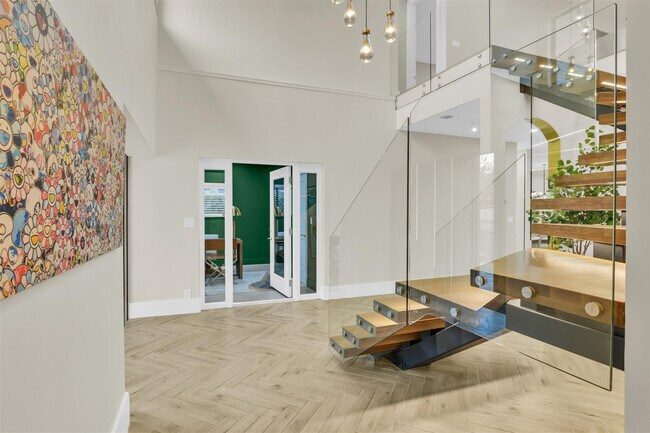 Building Photo - 319 S Riverside Dr