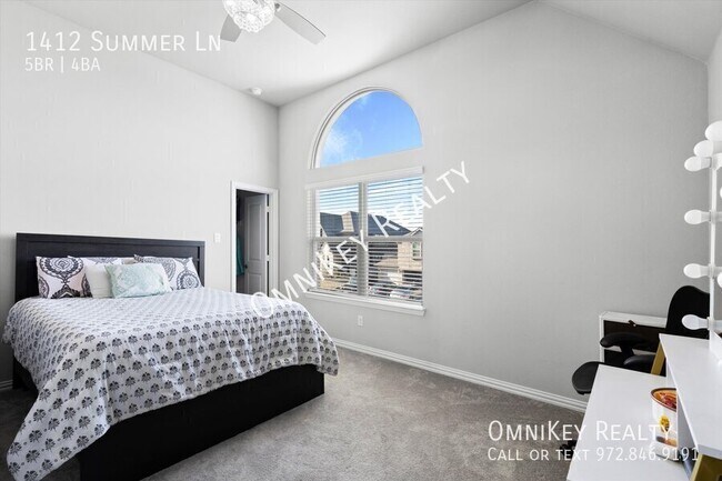 Building Photo - 1412 Summer Ln