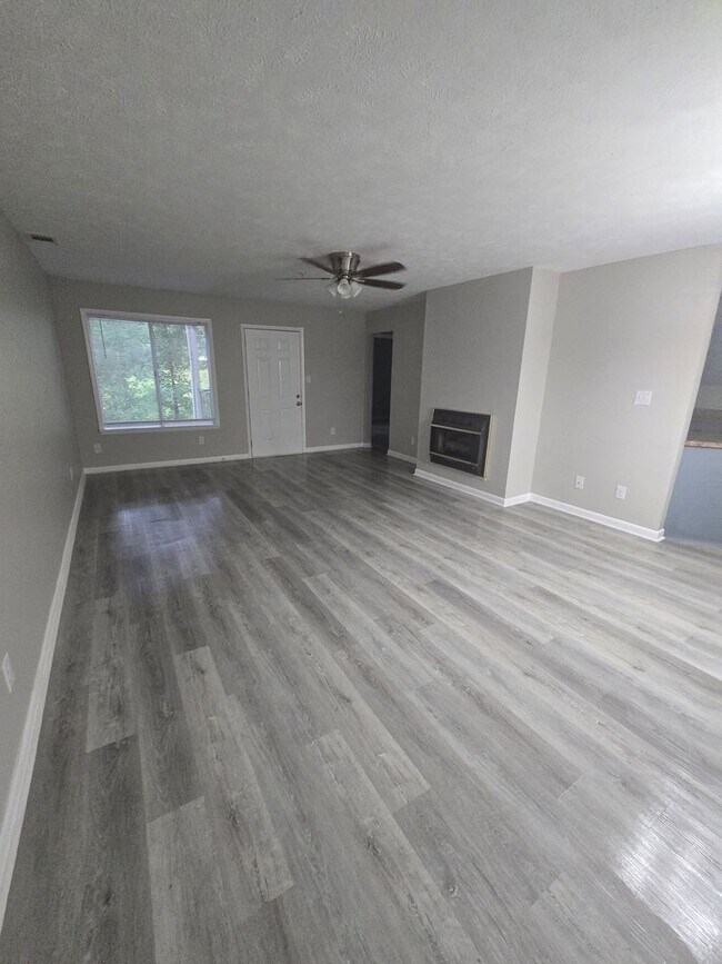 Building Photo - 3375 Galleria Dr