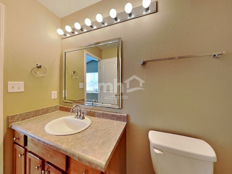 Building Photo - 9724 Thomas Ln