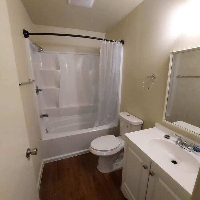 Building Photo - Nice 3 bedroom condo near CSUS.  Available for move in this month.