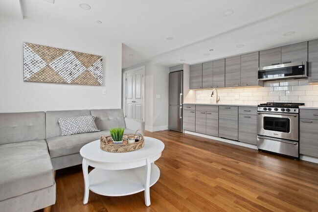 Primary Photo - Winter Rental: Portside Walkabout (Dog-Fri...