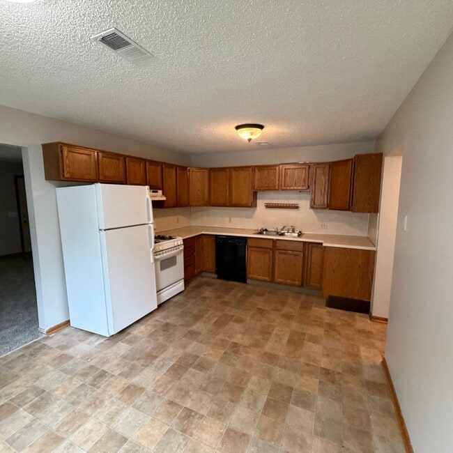 Building Photo - Two Bedroom with Washer/Dryer hook ups!