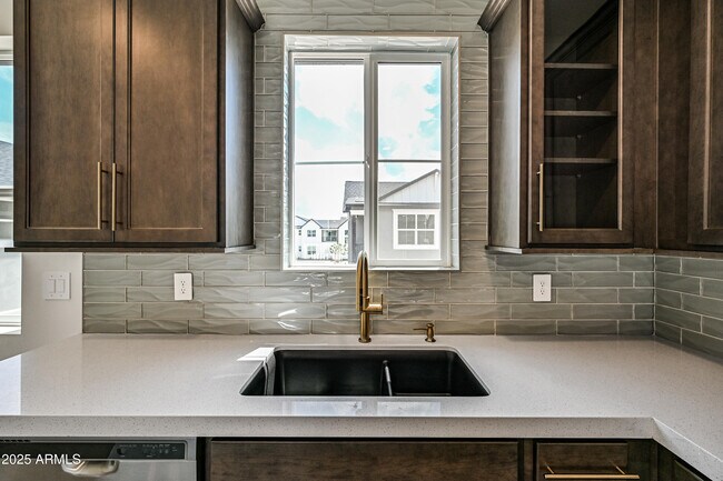 Building Photo - 11300 N Casa Dega Dr