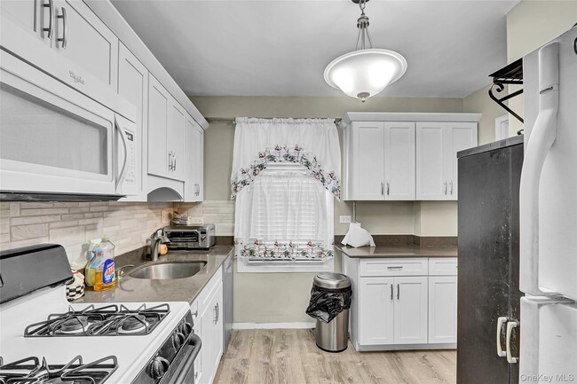 Building Photo - 123-40 83rd Ave