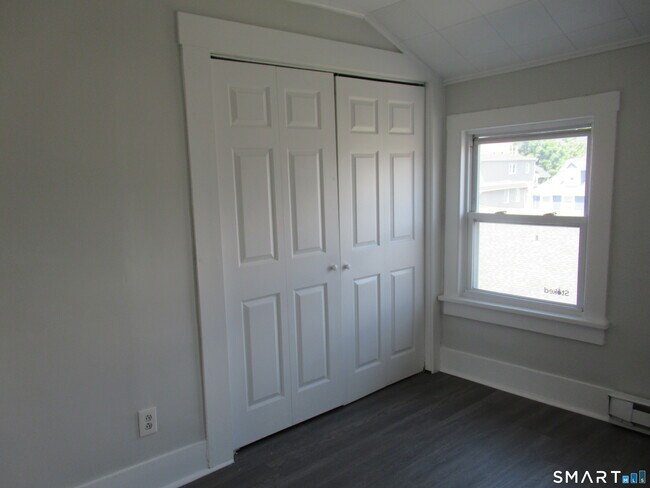 Building Photo - 81 Jetland St