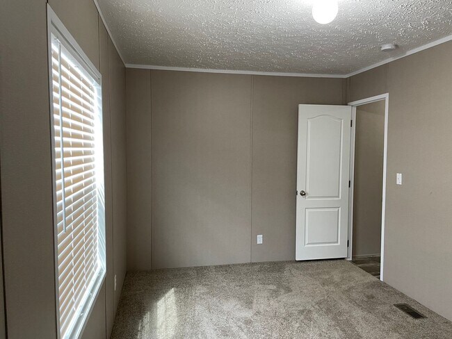 Building Photo - 3 BED, 2 BATH MOBILE HOME LOCATED IN THE DENTON AREA! $1,250 MONTH, $1,250 DEPOSIT.