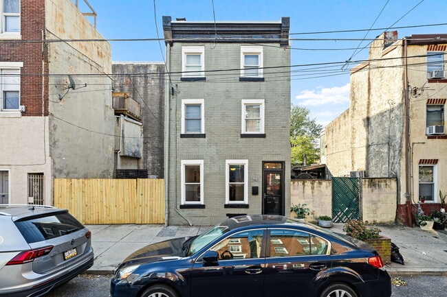 Building Photo - 246 E Thompson St