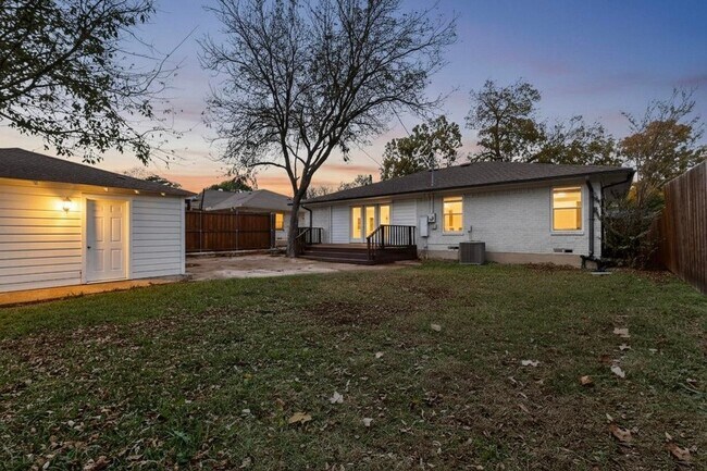 Building Photo - 2812 San Medina Ave