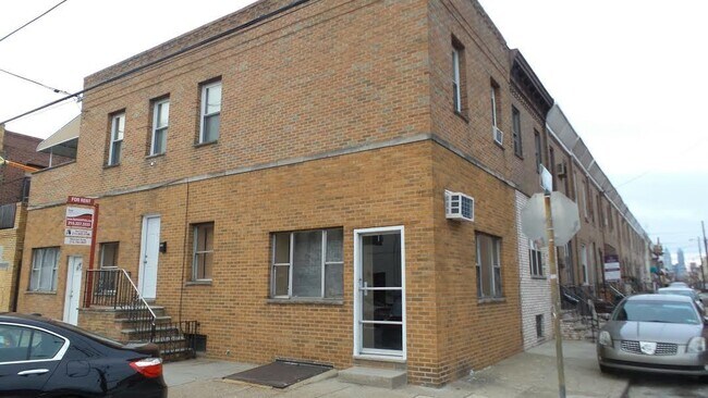 Primary Photo - 2550 S Bancroft St